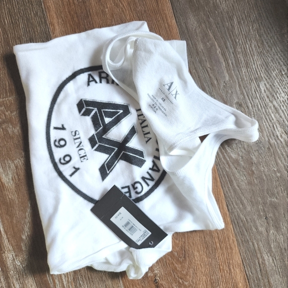 NEW ARMANI EXCHANGE WOMEN'S SCREEN PRINTED TANK TOP. SIZE XS, TAGS ON - Picture 3 of 3